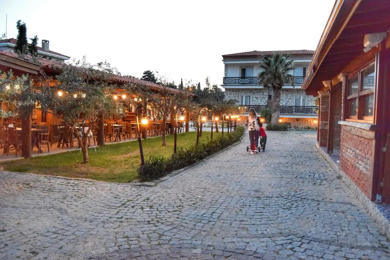 Alacati Wood Town Otel 3*,